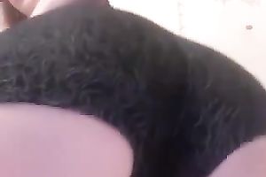 Alluring livecam playgirl boasts of her amazing caboose