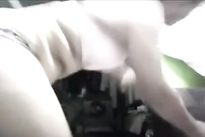 Asian milf tries hard to look hawt in front of a livecam