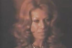 Sensual redhead milf entertains herself by fingering her cum-hole