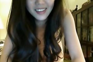 Heart-stopping Asian babe with rounded a-hole puts on a great livecam show