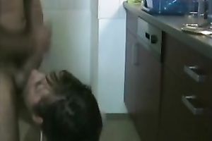 My cute bride acquires face-fucked by me in the kitchen