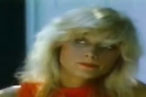 Skinny blond haired tramp acquires drilled in mish pose outdoors