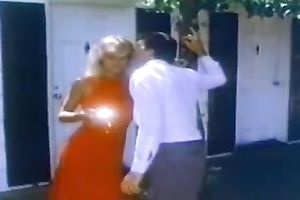 Skinny blond haired tramp acquires drilled in mish pose outdoors