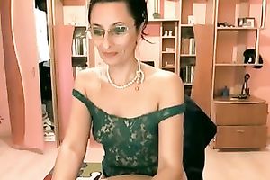 Horny older woman in glasses widens her vagina lips apart for me