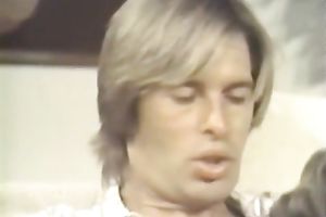 Juggy short-haired woman sucks a penis after enjoying sexy cunni