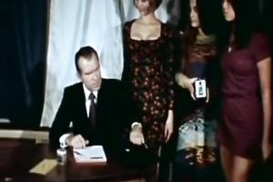 Well graced brunette hair honey pokes her throat with haired smelly weenie