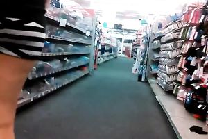 Thick hottie in hawt short petticoat knows how to attract a man's attention