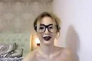 Four eyed playgirl likes playing with her large palatable mambos