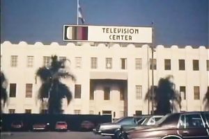 Two wicked women with wet love bubbles please one powerful pole