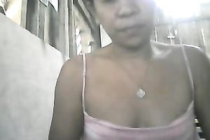 Mature cam Filipina wench plays with her diminutive milk cans