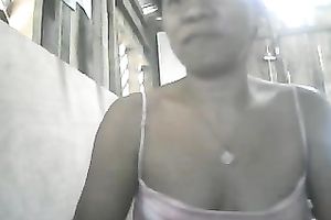 Mature cam Filipina wench plays with her diminutive milk cans