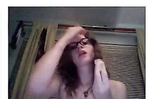 Nerdy dark brown girl pleases her own quim on webcam