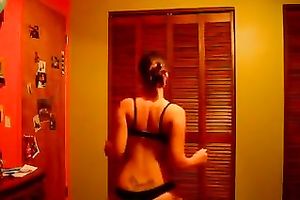 My bubble wazoo girlfriend knows how to shake her wet booty