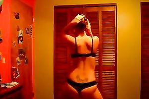 My bubble wazoo girlfriend knows how to shake her wet booty