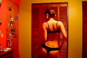 My bubble wazoo girlfriend knows how to shake her wet booty