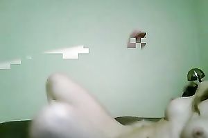 Long-haired web camera blond finger-fucks her vag to big O