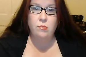 I want to motorboat this corpulent web camera model's boobies