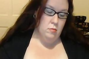I want to motorboat this corpulent web camera model's boobies
