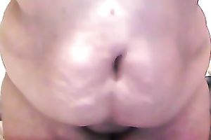 This cam doxy just likes masturbating in front of her cam