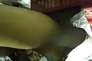 It took a lot of efforts to make this upskirt clip out of being noticed