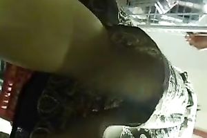 It took a lot of efforts to make this upskirt clip out of being noticed