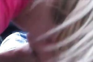 Sassy golden-haired floozy works on my hard prick in my car