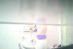 Mum Sandra washing slit in the bath