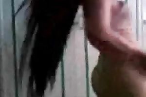 When that babe dances like this the entire worlds stops and stares for a whilst