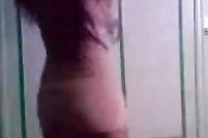 When that babe dances like this the entire worlds stops and stares for a whilst