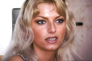 Gorgeously hawt blond shows off her pierced cum-hole