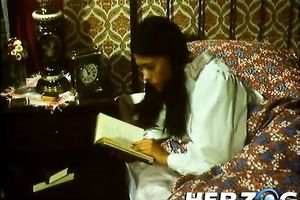 Sweet dark brown enjoys engulfing a wang in 69 position