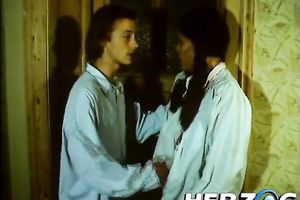 Sweet dark brown enjoys engulfing a wang in 69 position