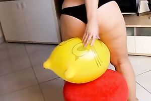 Amateur blond plays with a balloon in homemade solo