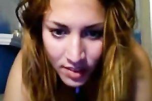 This slutty livecam model with biggest zeppelins puts on a worthy show