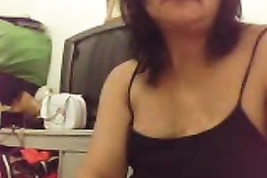 Chubby white doxy disrobes on web camera to flash her stinky goodies