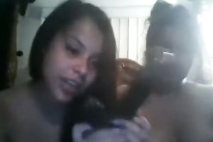 Two hawt Indian babes expose their undressed melons and kiss on livecam