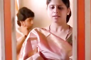 Indian beauty allows her paramour to kiss her body indoors