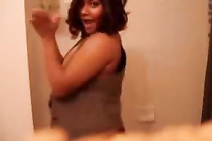 Curvy Latin mother I'd like to fuck gladdens my eyes with skillful striptease