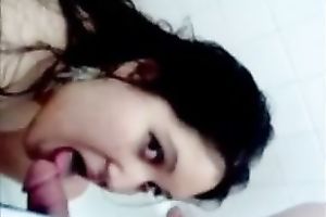 This Indian hoe is glamorous and fuck and this babe knows how to give head
