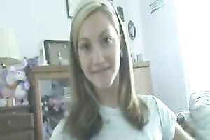 Alluring dilettante slutty wife flashes her worthy titties for the web camera