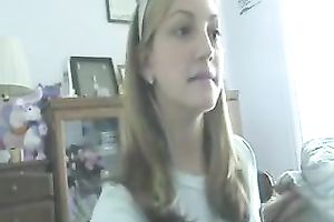 Alluring dilettante slutty wife flashes her worthy titties for the web camera