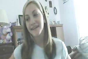 Alluring dilettante slutty wife flashes her worthy titties for the web camera