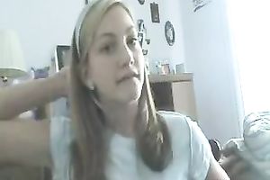 Alluring dilettante slutty wife flashes her worthy titties for the web camera