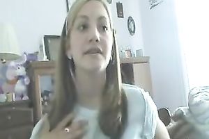 Alluring dilettante slutty wife flashes her worthy titties for the web camera