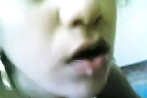 Amateur Iranian wench gives a oral-service in POV movie