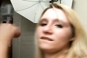 Hot photoshoot model gives oral pleasure to a photographer