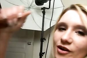 Hot photoshoot model gives oral pleasure to a photographer