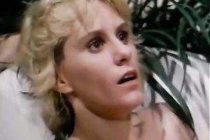 Two voluptuous women dive in every other vaginas in the living room