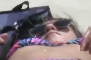 Sizzling hawt honey in sunglasses has no idea she's being recorded