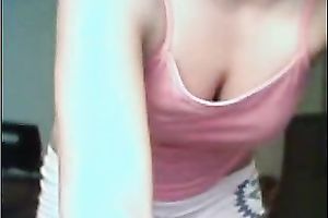 Astoundingly hawt camgirl with large melons shows off her firm taut arse